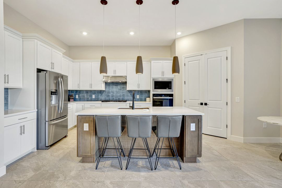 10112 Seaside Wy, Bonita Springs, FL 34135