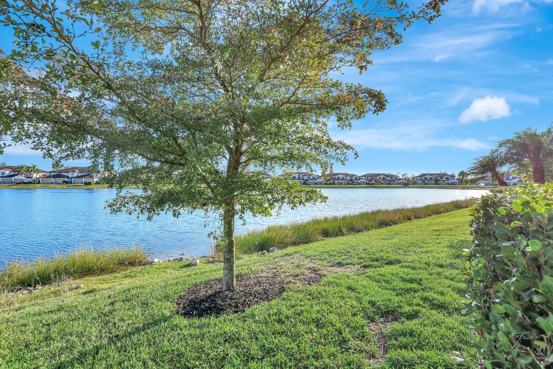 1603 Santiago Cir, Naples, FL 34113