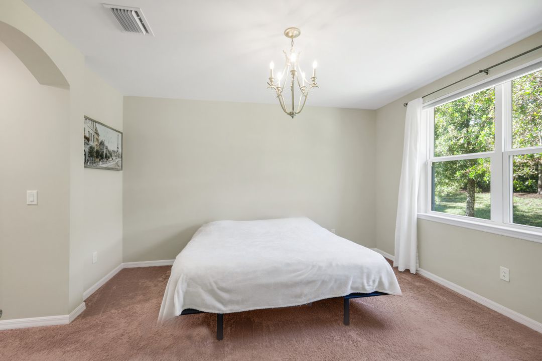 14883 Edgewater Cir, Naples, FL 34114