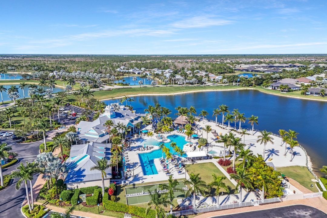 14883 Edgewater Cir, Naples, FL 34114