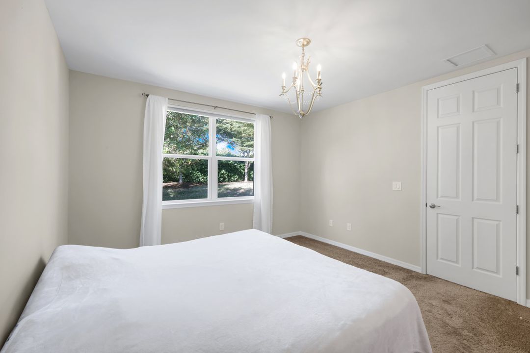 14883 Edgewater Cir, Naples, FL 34114