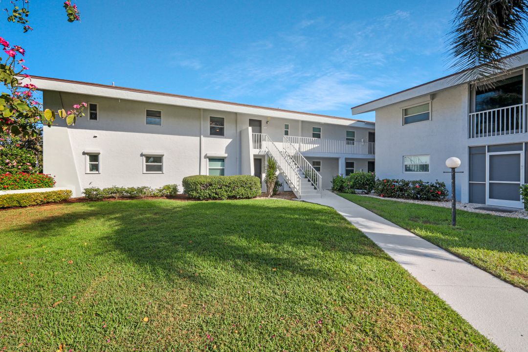 4126 Belair Ln #B10, Naples, FL 34103