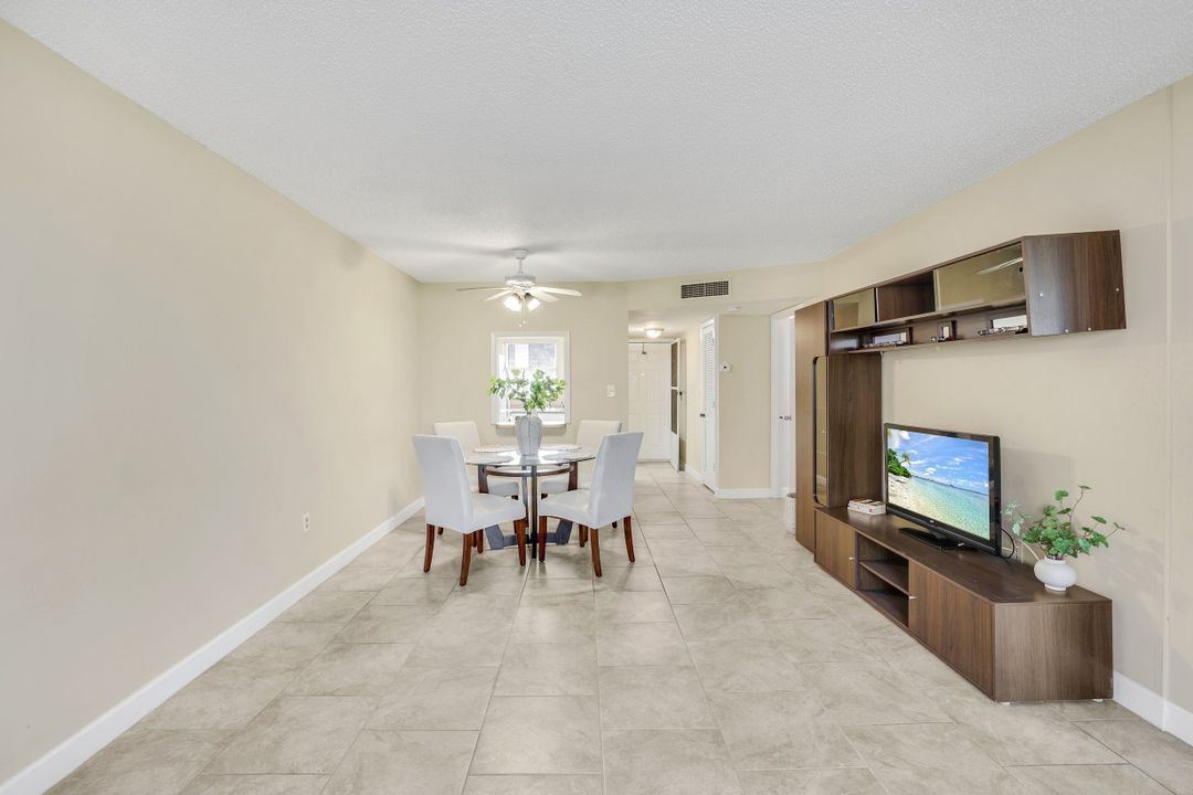 170 Turtle Lake Ct  #109, Naples, FL 34105