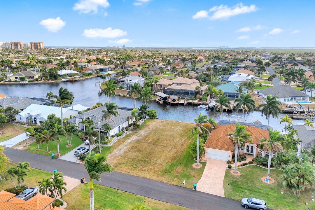 2210 SW 52nd Ln, Cape Coral, FL 33914