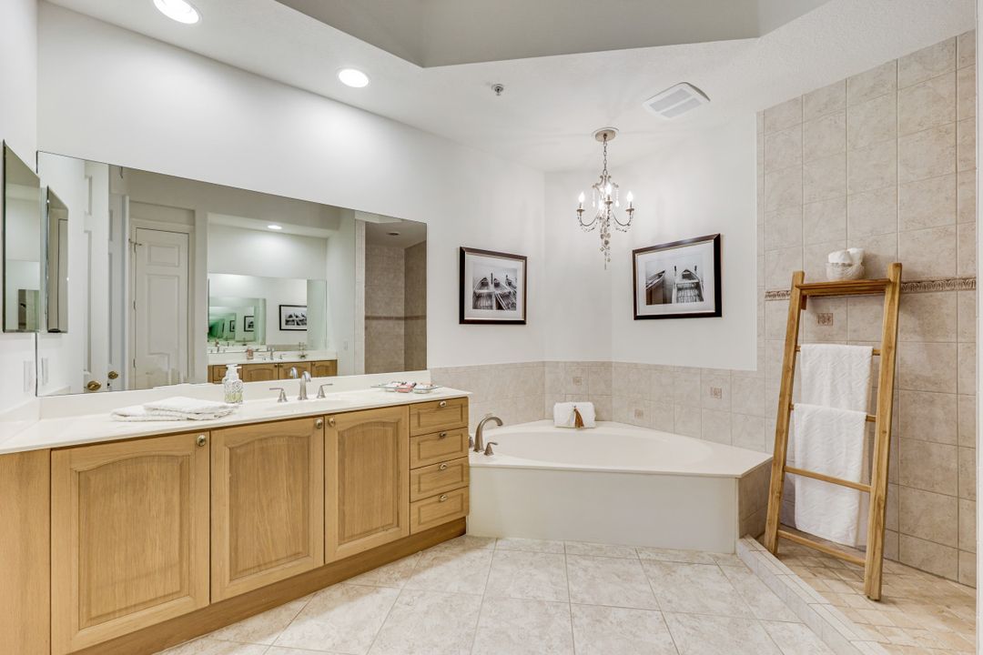 9002 Cascada Way #102, Naples, FL 34114