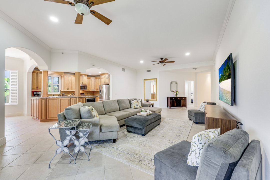 9002 Cascada Way #102, Naples, FL 34114