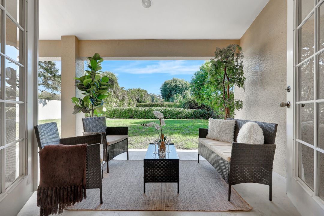 5138 Kristin Ct, Naples, FL 34105