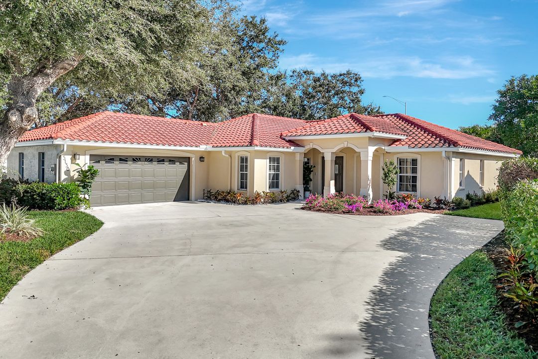 5138 Kristin Ct, Naples, FL 34105