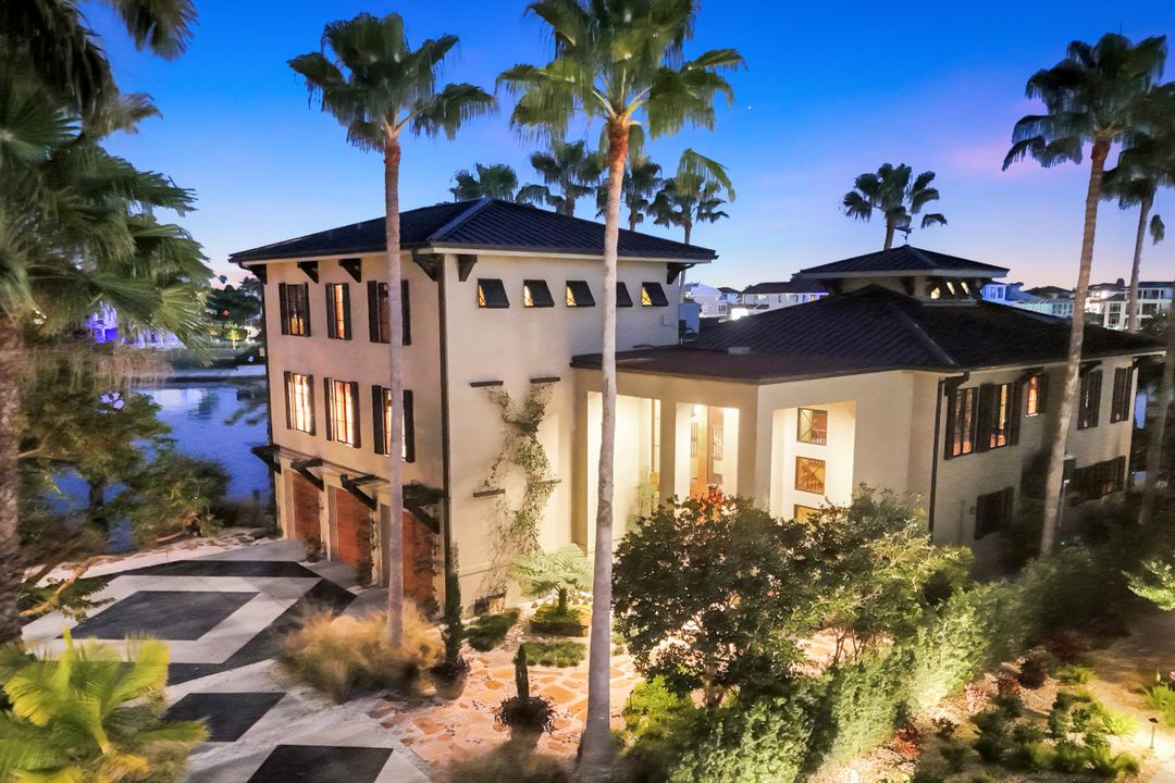 290 Channel Dr, Naples, FL 34108