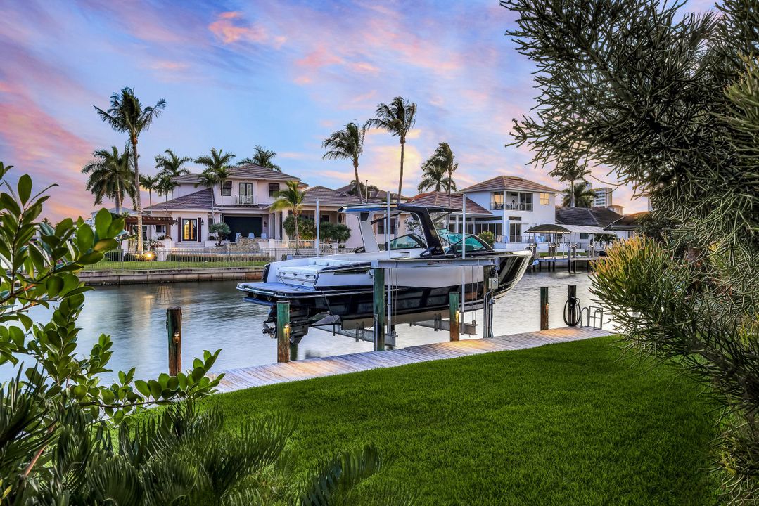 290 Channel Dr, Naples, FL 34108