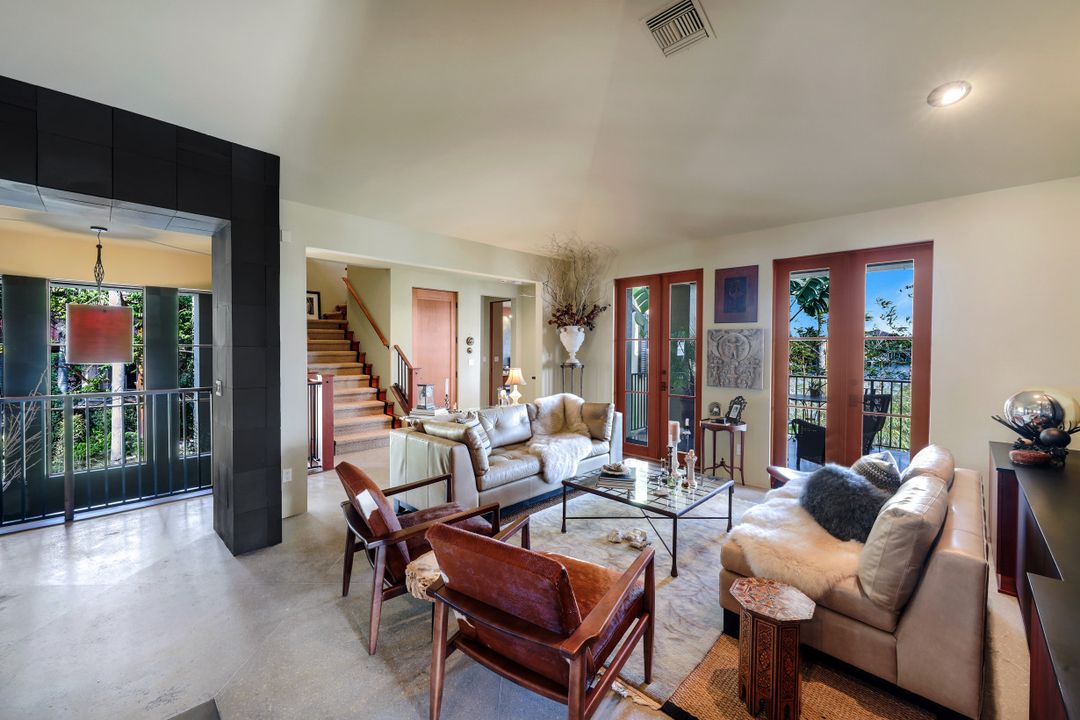 290 Channel Dr, Naples, FL 34108