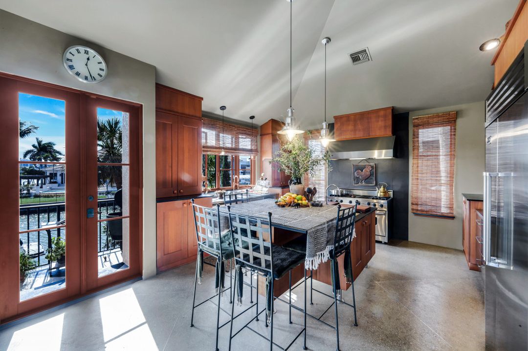 290 Channel Dr, Naples, FL 34108