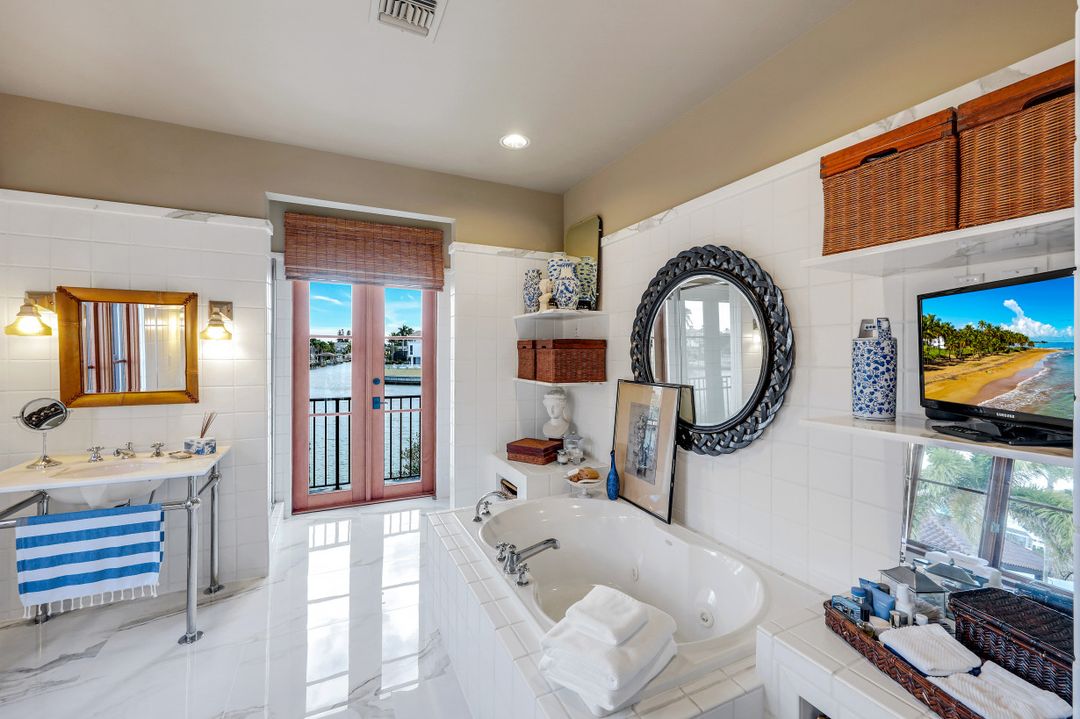 290 Channel Dr, Naples, FL 34108