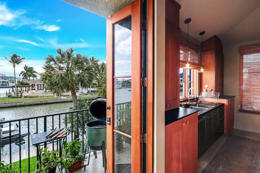 290 Channel Dr, Naples, FL 34108