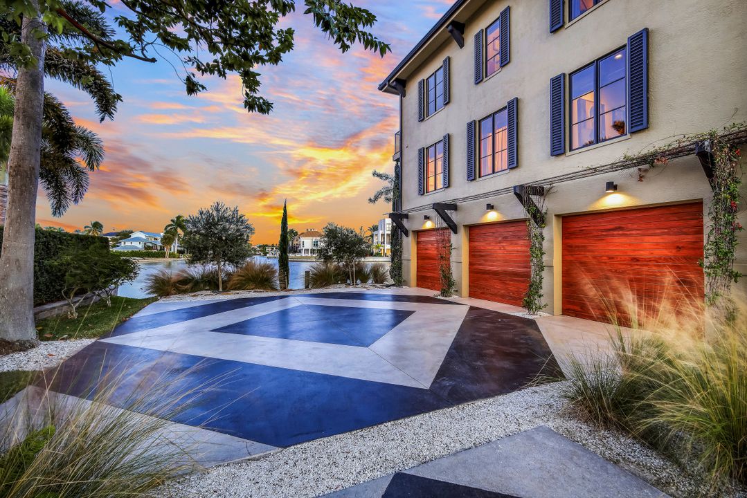 290 Channel Dr, Naples, FL 34108