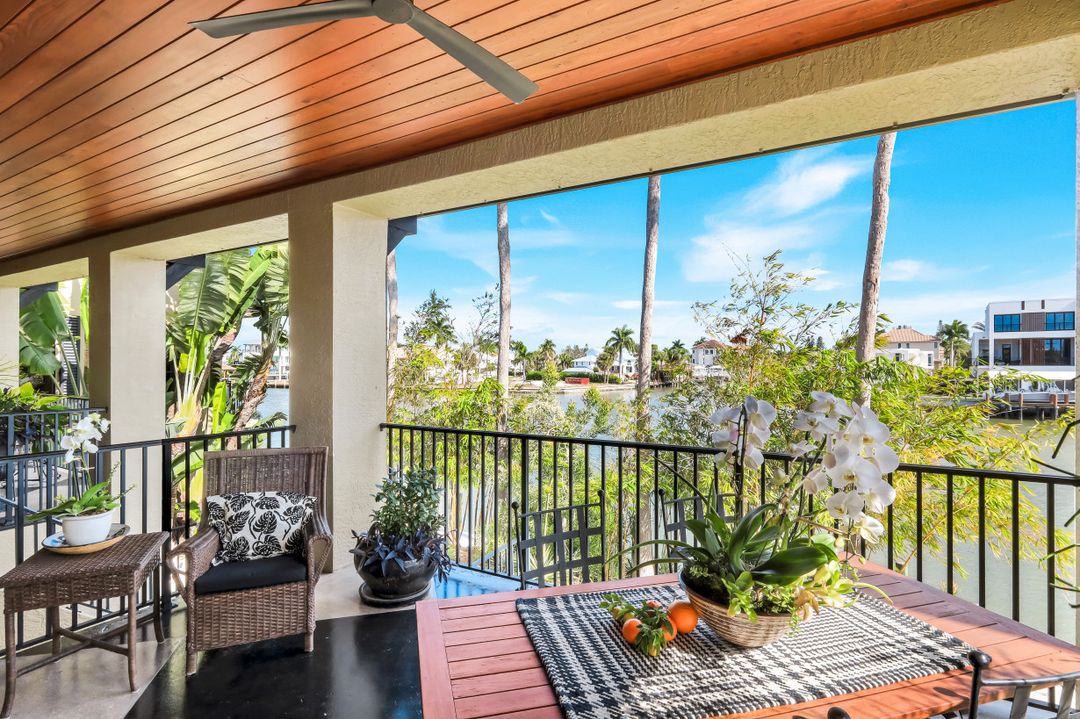 290 Channel Dr, Naples, FL 34108