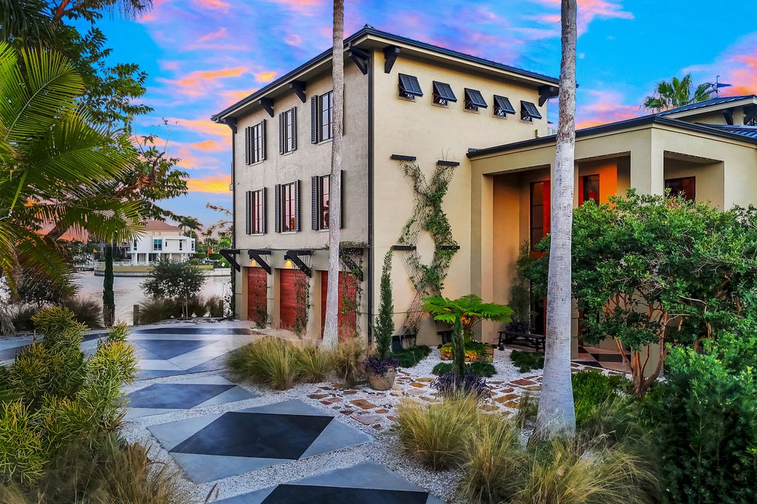 290 Channel Dr, Naples, FL 34108