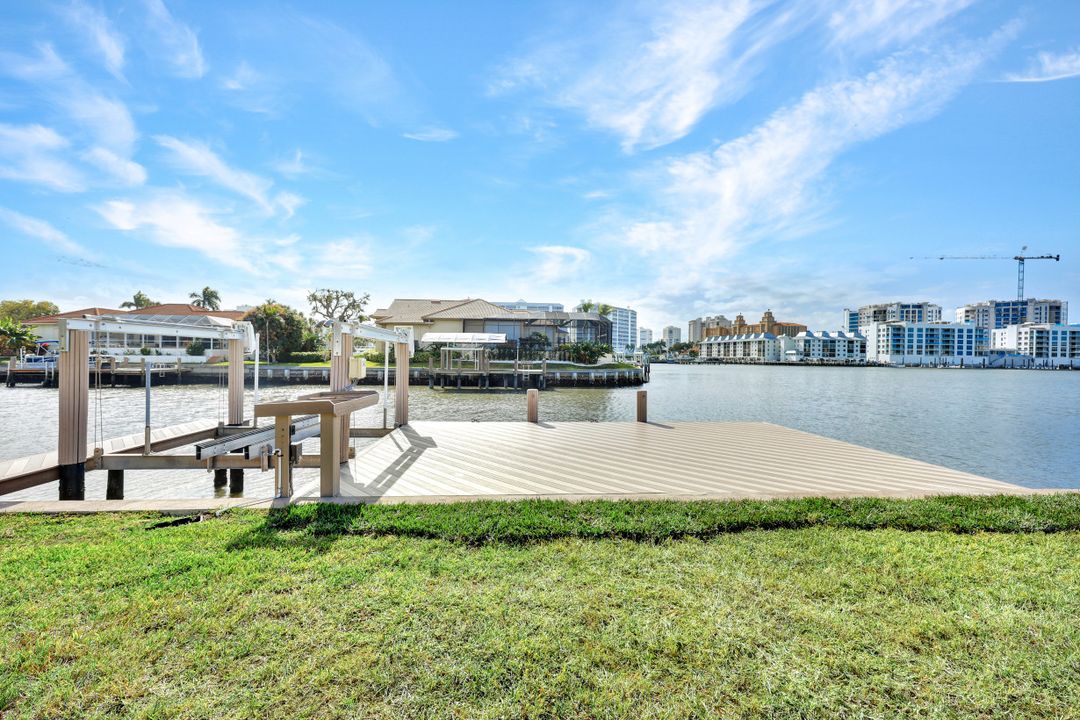 432 Oak Ave, Naples, FL 34108