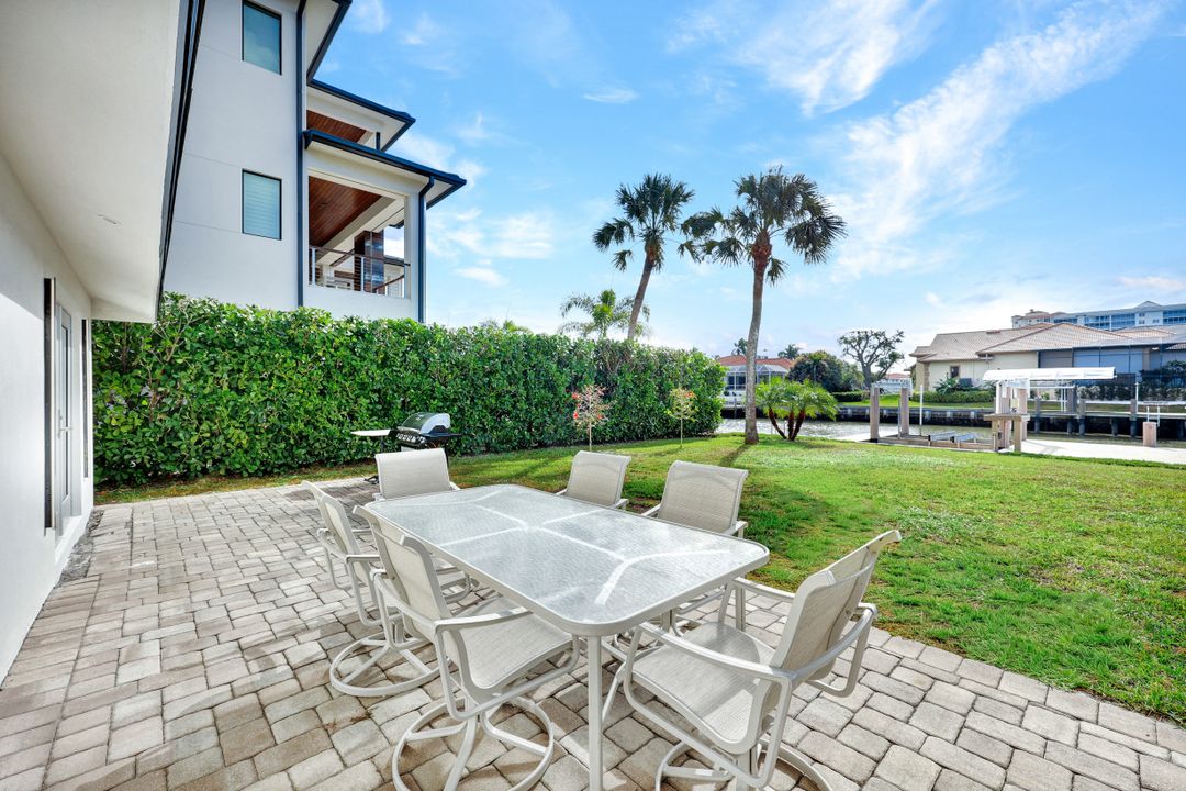 432 Oak Ave, Naples, FL 34108