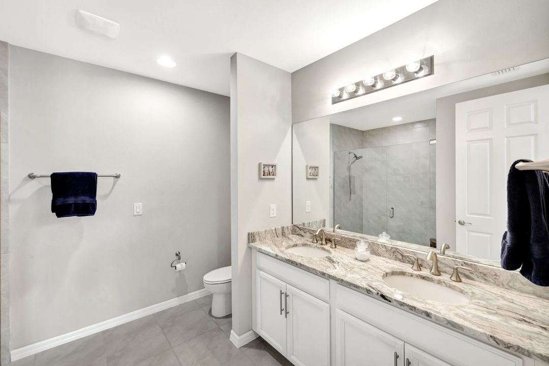 14863 Edgewater Cir, Naples, FL 34114