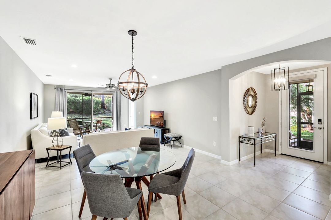 14863 Edgewater Cir, Naples, FL 34114