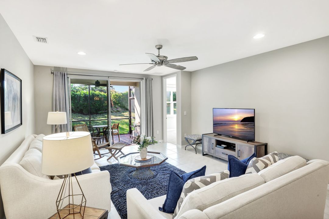 14863 Edgewater Cir, Naples, FL 34114