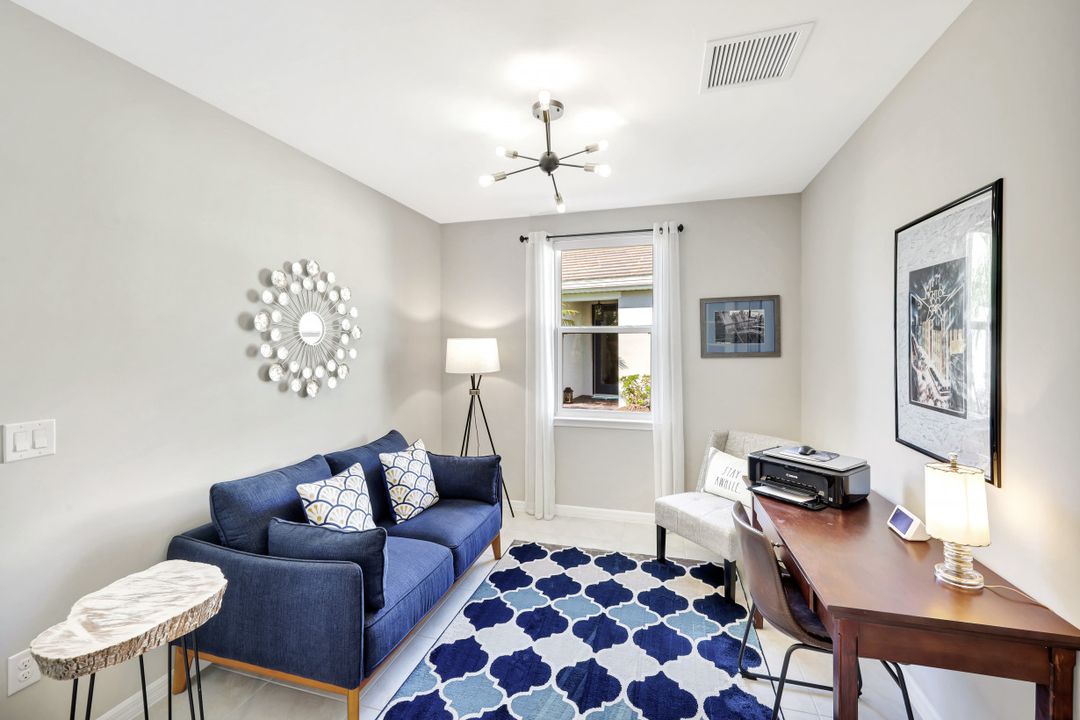 14863 Edgewater Cir, Naples, FL 34114