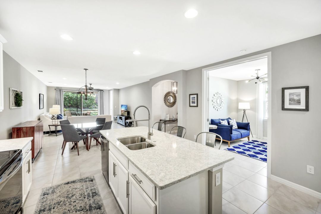 14863 Edgewater Cir, Naples, FL 34114