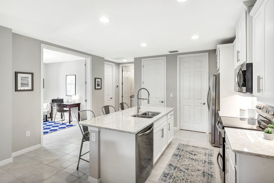 14863 Edgewater Cir, Naples, FL 34114