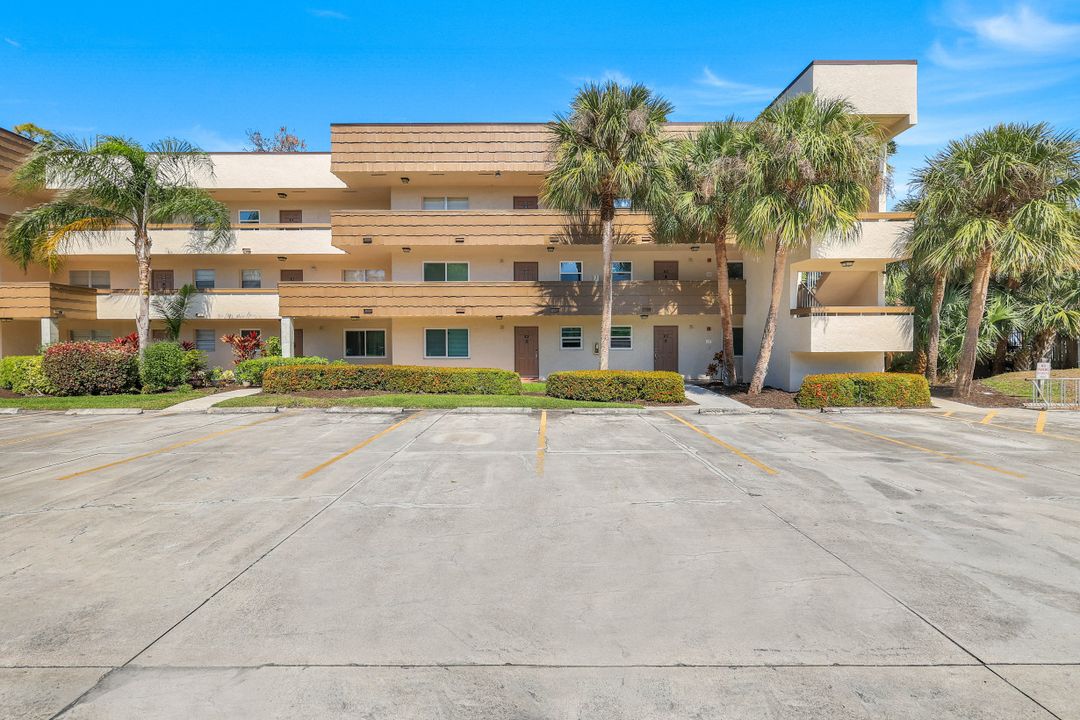 499 Forest Lakes Blvd #312, Naples, FL 34105