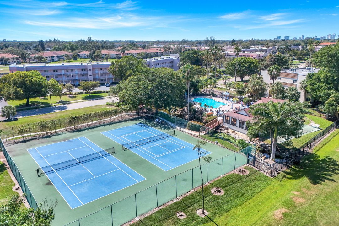 499 Forest Lakes Blvd #312, Naples, FL 34105