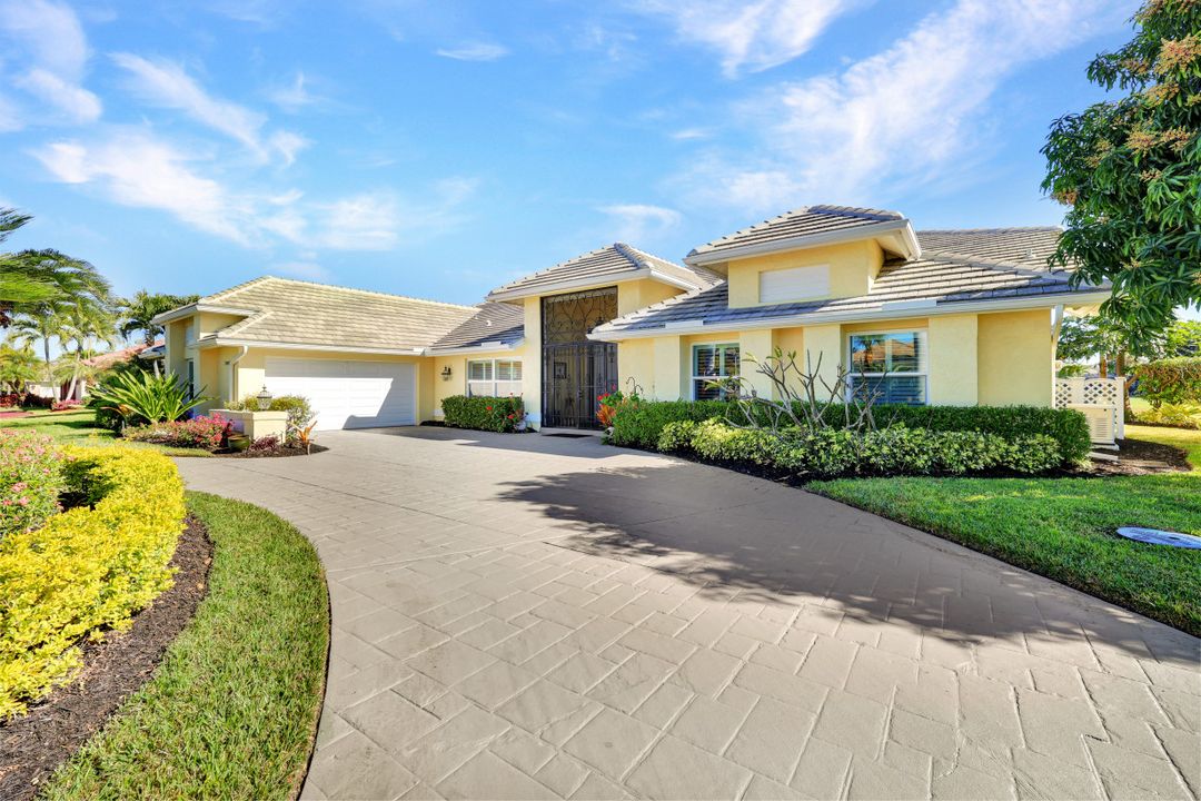 28415 Sombrero Dr, Bonita Springs, FL 34135