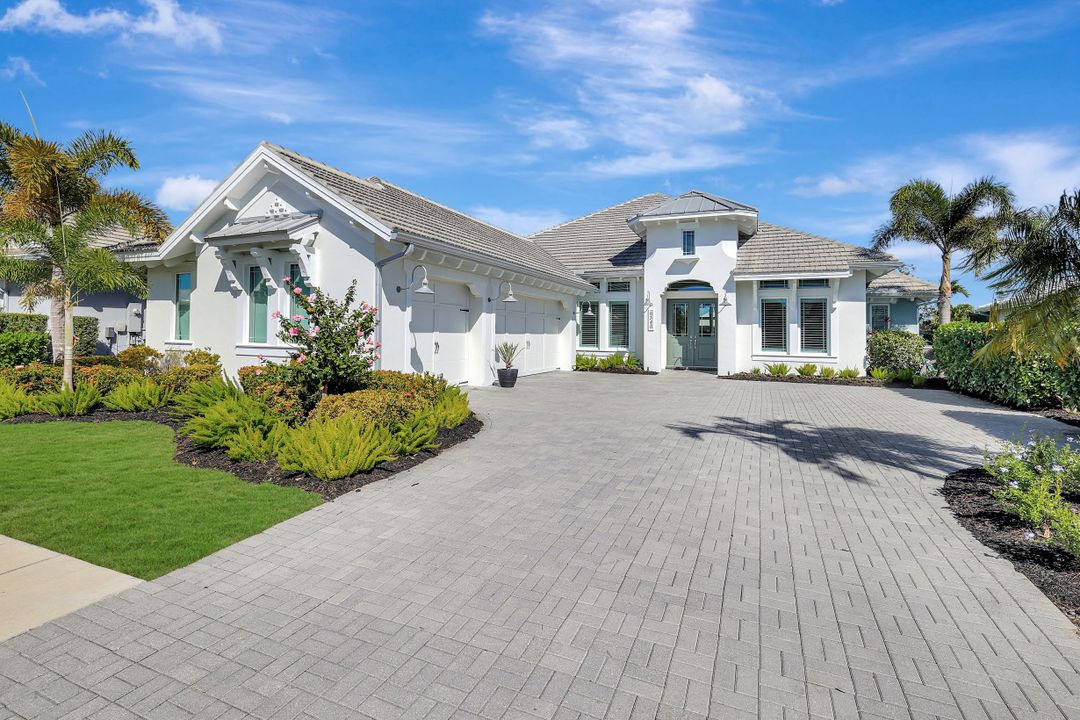 6348 Lyford Isle Dr, Naples, FL 34113