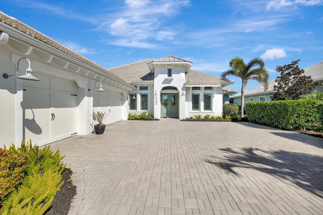 6348 Lyford Isle Dr, Naples, FL 34113