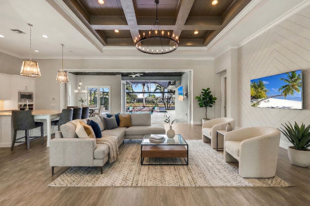 6348 Lyford Isle Dr, Naples, FL 34113