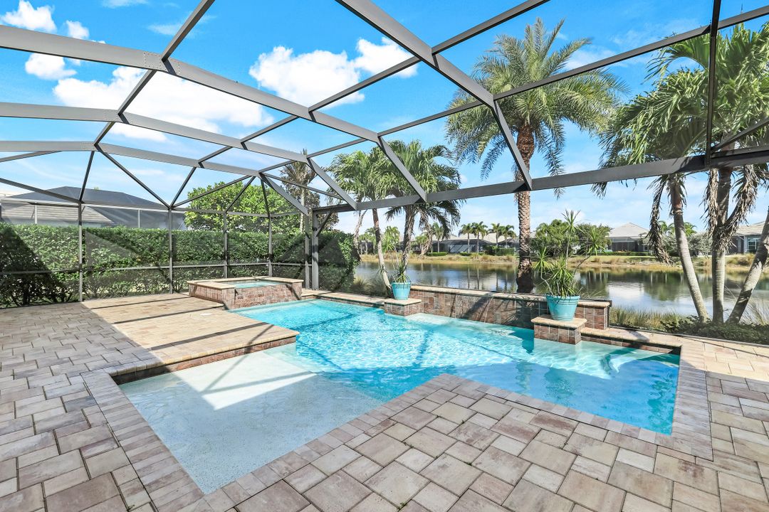6348 Lyford Isle Dr, Naples, FL 34113