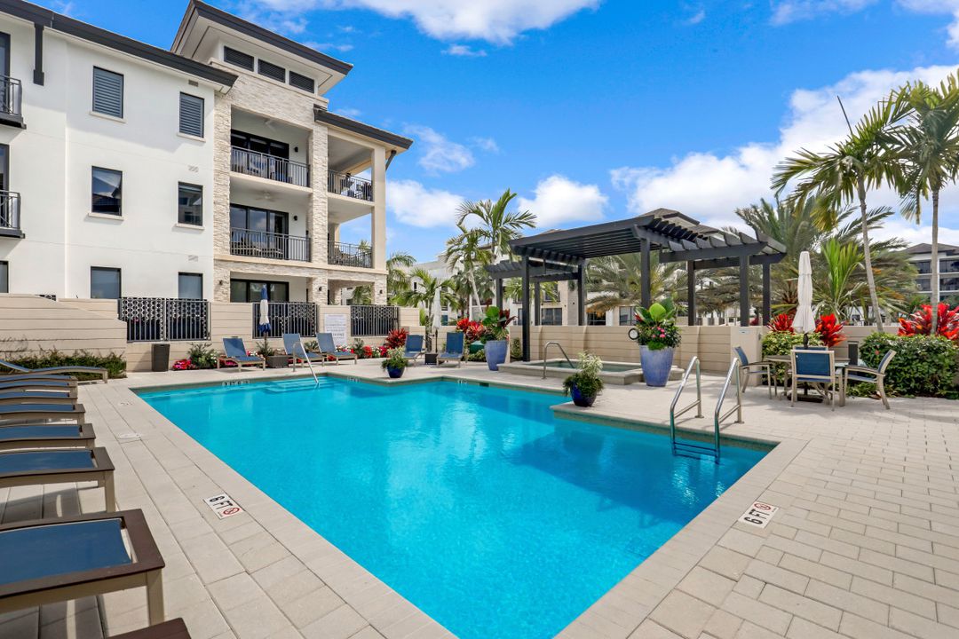 1035 3rd Ave S #215, Naples, FL 34102