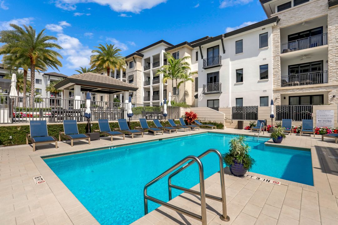 1035 3rd Ave S #215, Naples, FL 34102