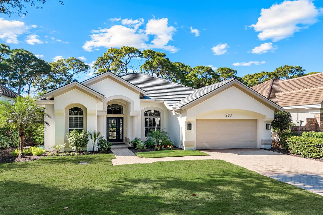237 Charleston Ct, Naples, FL 34110