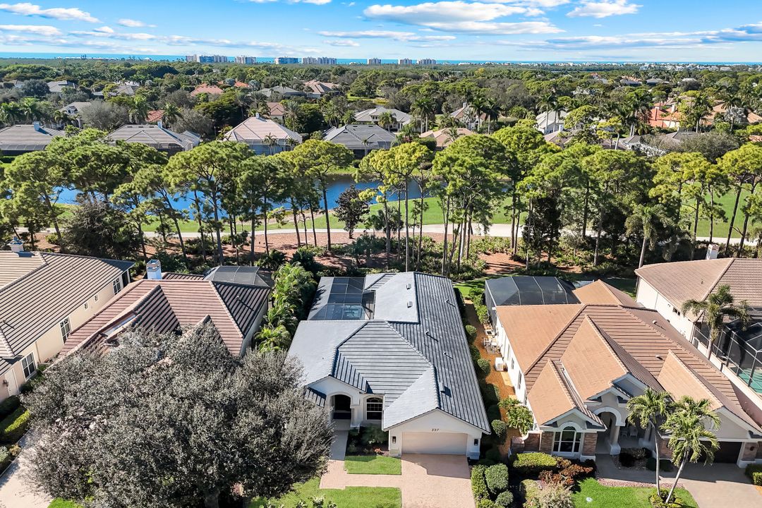 237 Charleston Ct, Naples, FL 34110