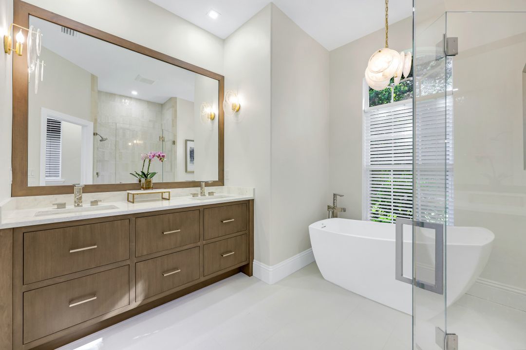 237 Charleston Ct, Naples, FL 34110