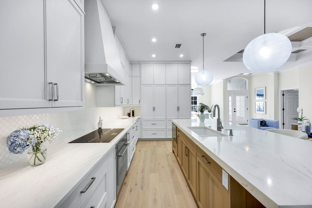 237 Charleston Ct, Naples, FL 34110