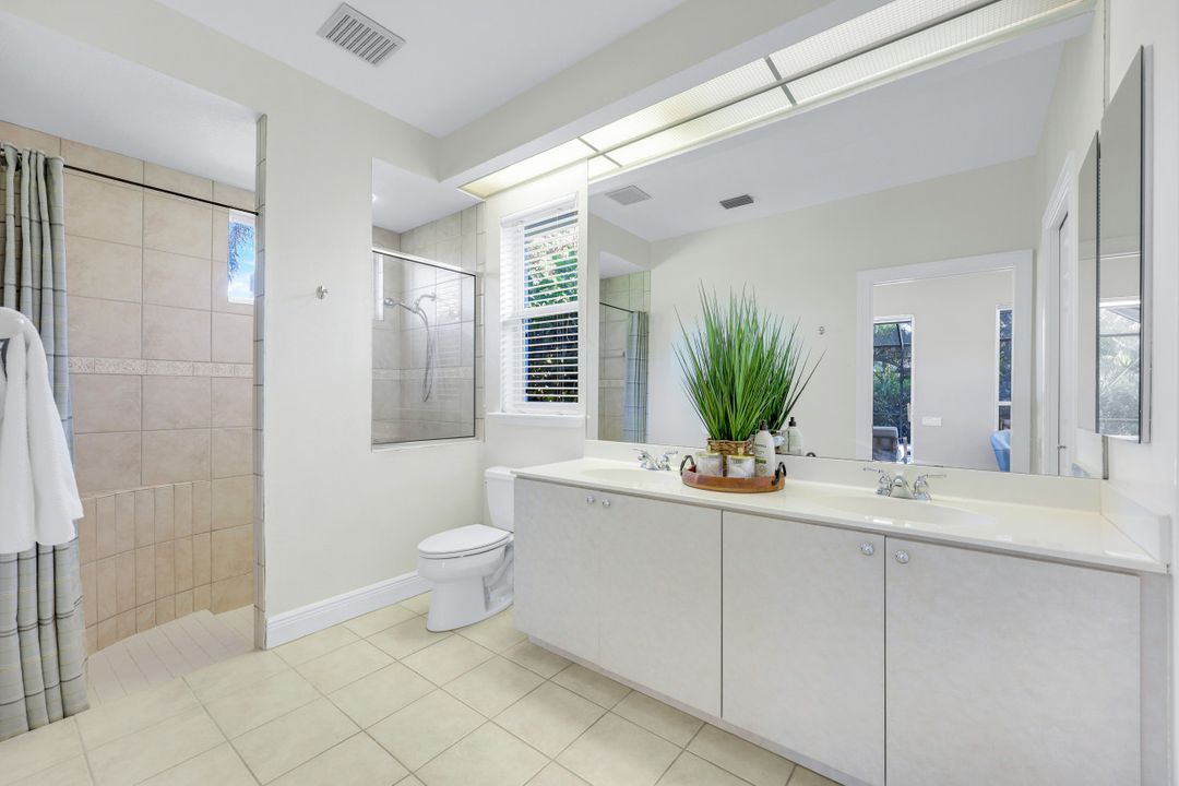 237 Charleston Ct, Naples, FL 34110