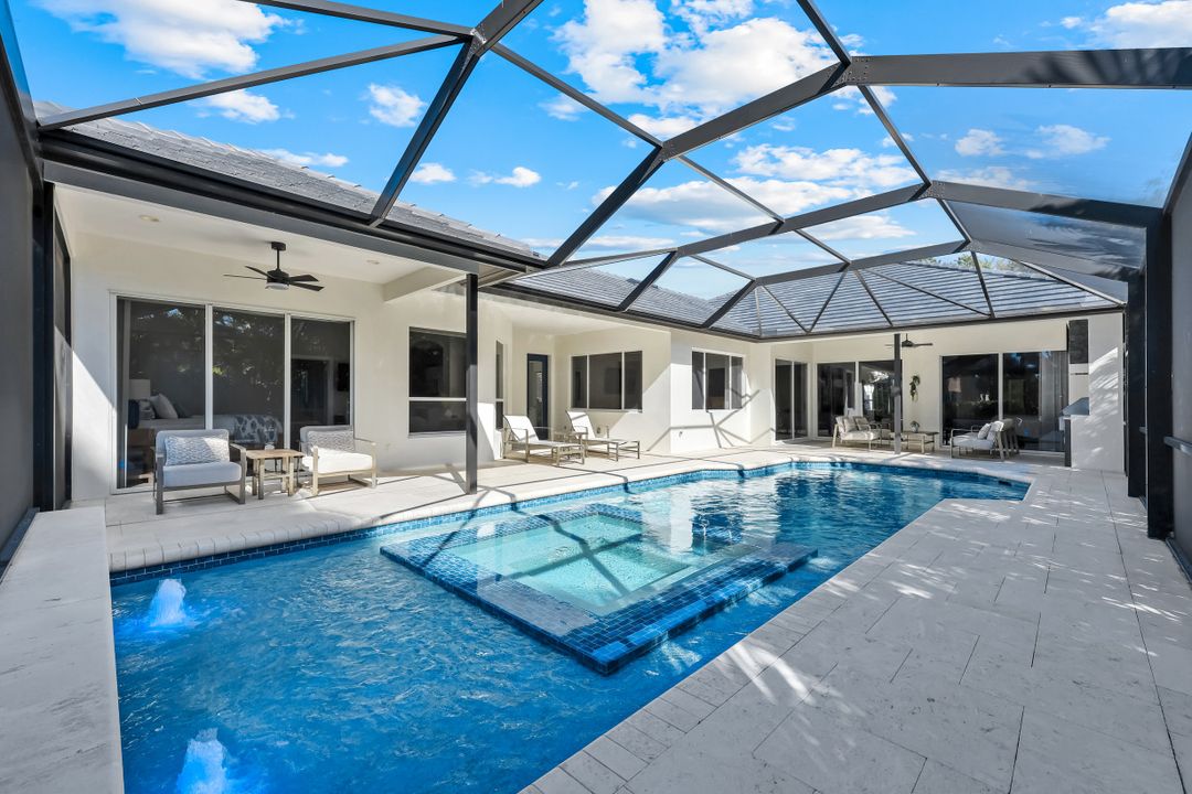 237 Charleston Ct, Naples, FL 34110