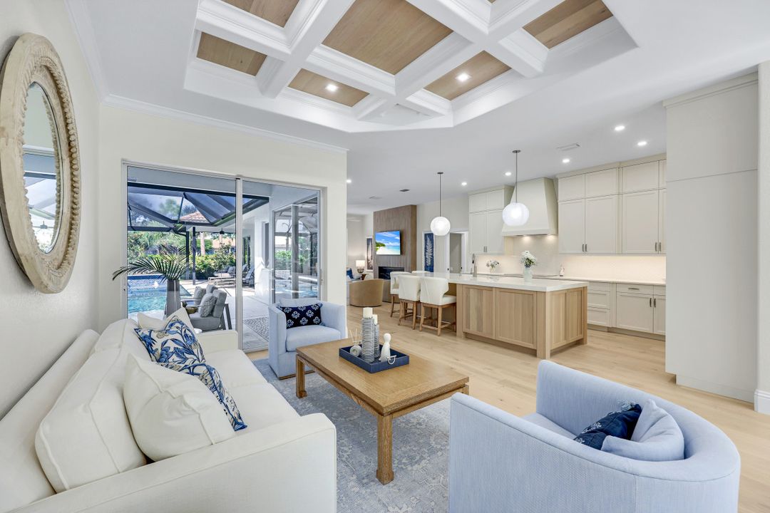 237 Charleston Ct, Naples, FL 34110