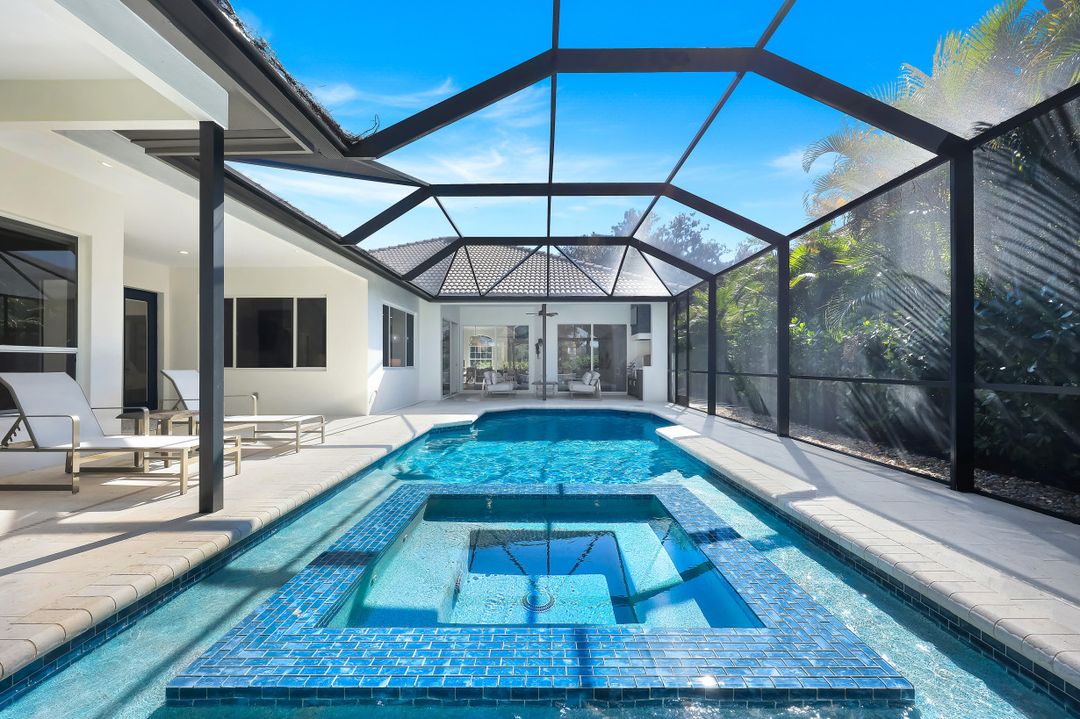 237 Charleston Ct, Naples, FL 34110