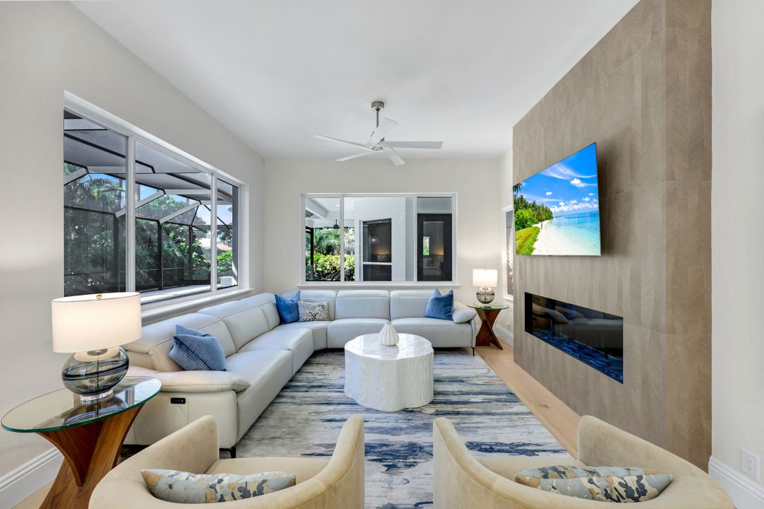 237 Charleston Ct, Naples, FL 34110