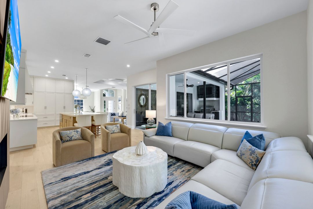 237 Charleston Ct, Naples, FL 34110