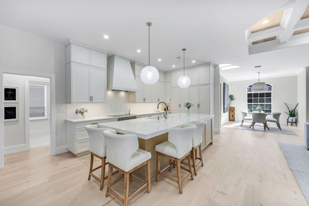 237 Charleston Ct, Naples, FL 34110