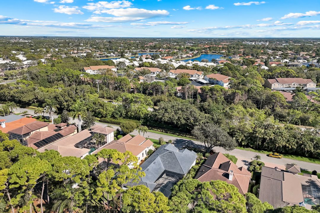 237 Charleston Ct, Naples, FL 34110